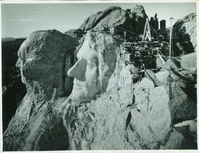 Mount-Rushmore/640x480_Mount_Rushmore construction 06.jpg